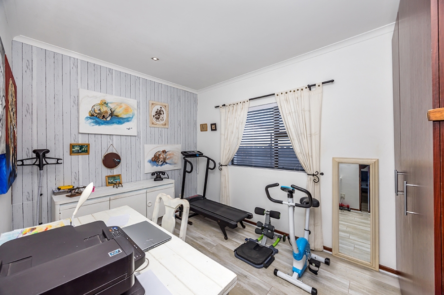 5 Bedroom Property for Sale in Parklands Western Cape